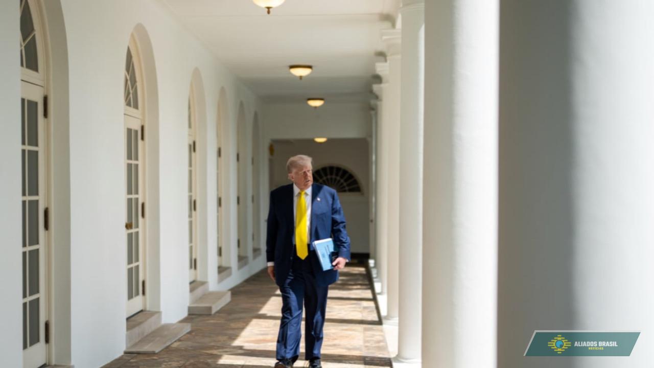 Trump cogita direcionar dinheiro dos tarifaços para americanos de baixa renda