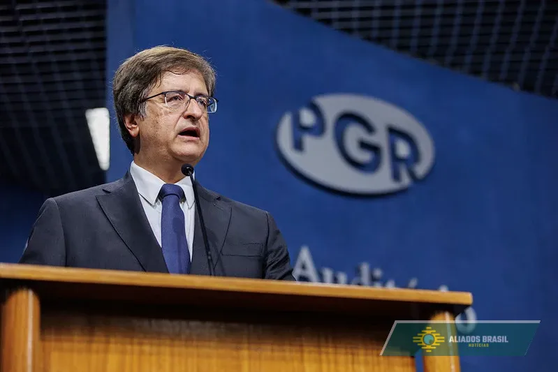 Trump estuda punir Gonet por pedir prisão de Jair Bolsonaro