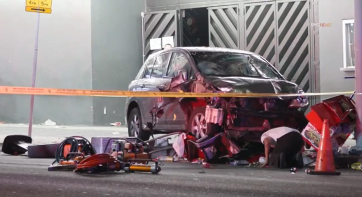 Veículo atinge multidão em Los Angeles e deixa ao menos 30 feridos