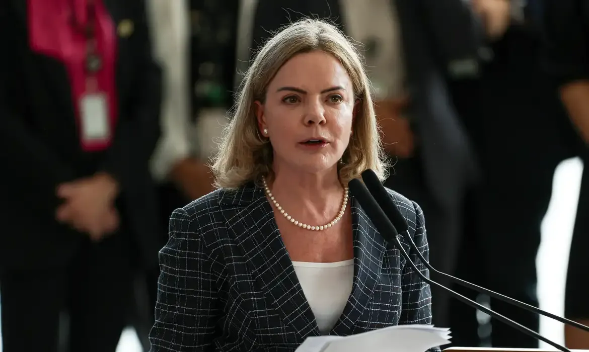 Vídeo: Bolsonaro resgata vídeo em que Gleisi Hoffmann fala em “fraude eleitoral” nas eleições de 2018