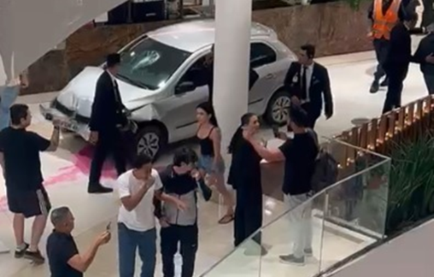 Vídeo mostra quando carro invade shopping em Goiânia