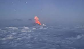 Vulcão entra em erupção na Rússia horas após terremoto, na mesma região do epicentro do tremor