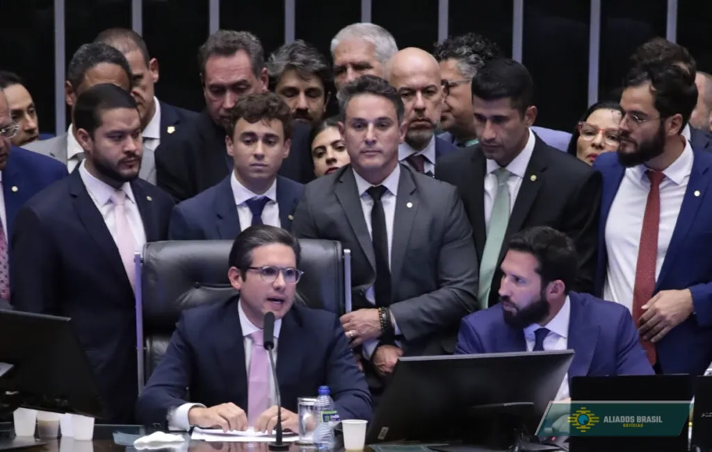 Acusada de agredir Nikolas fica fora da lista de denunciados