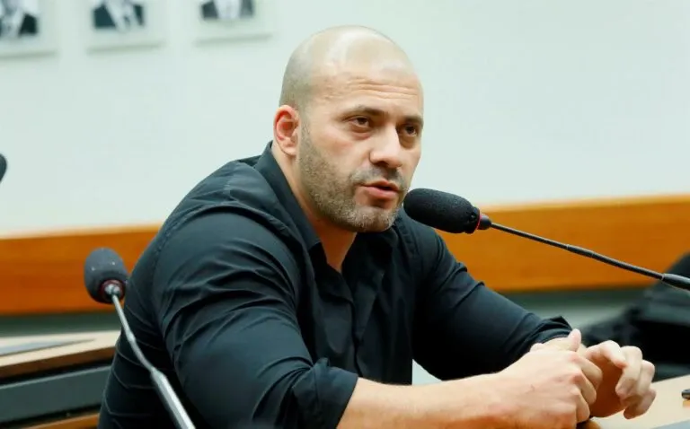 Advogado atualiza estado de saúde de Daniel Silveira