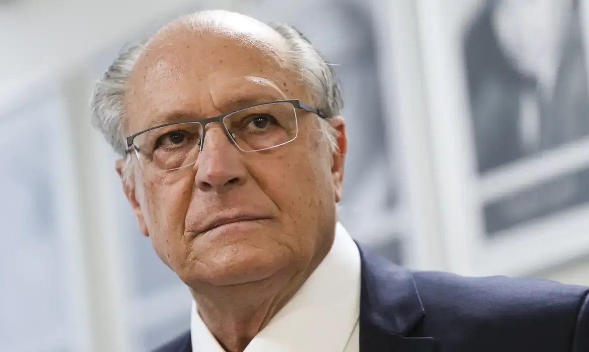 Alckmin sinaliza que Brasil pode conversar sobre big techs e minerais com os EUA
