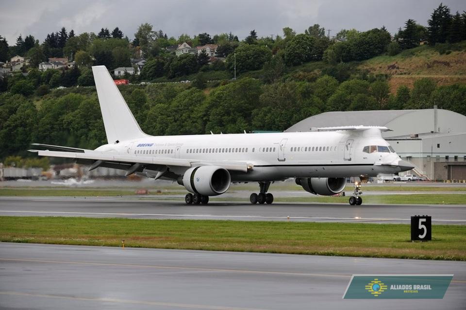 Após Porto Alegre, avião militar sem identificação dos EUA aterrissa em Guarulhos