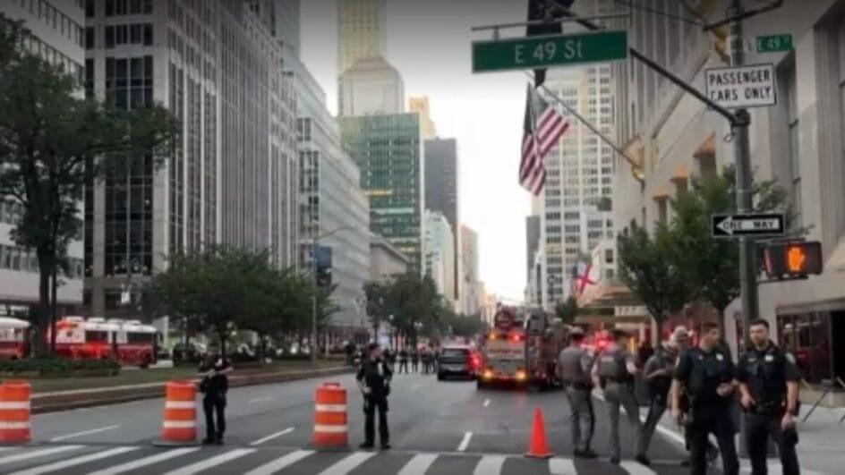 Atiradores abrem fogo em restaurante em Nova York e deixam 3 mortos e 8 feridos