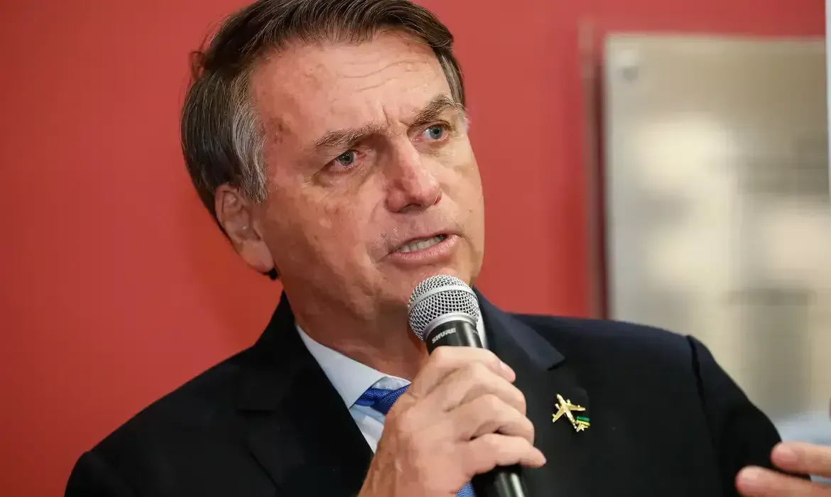 Bolsonaro contesta delação, nega golpe e diz ter ordenado transição