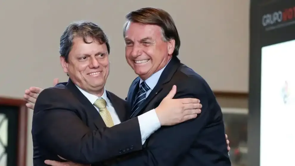 Bolsonaro recebe visita de Tarcísio em prisão domiciliar