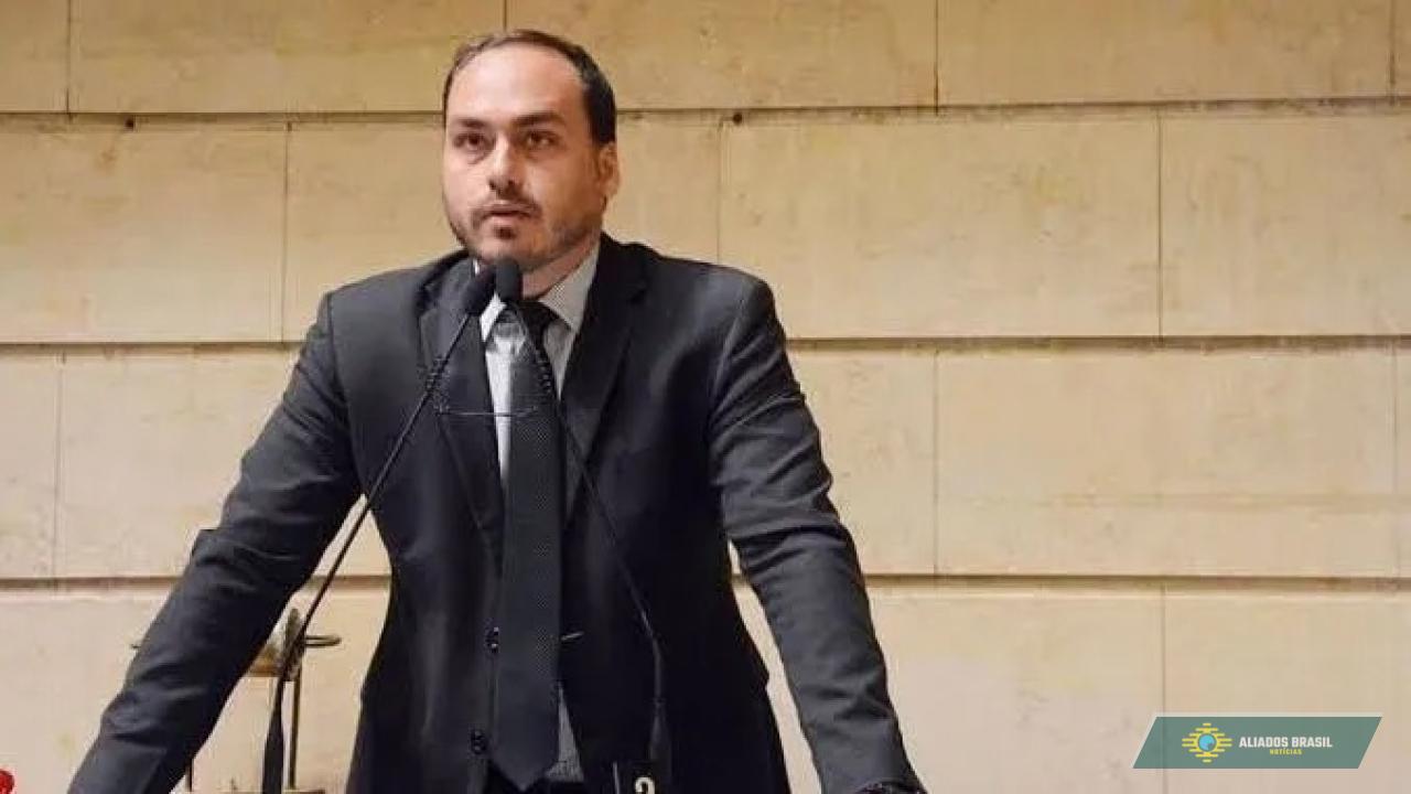 Carlos é internado após prisão domiciliar de Bolsonaro