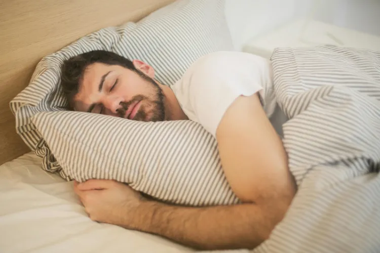 Como parar de roncar? Ciência aponta quatro hábitos para um sono tranquilo