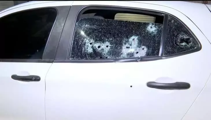 Criança morre baleada após carro da família ser atacado por engano durante troca de tiros entre facções no ES