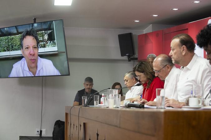 De olho em palanque para Lula, presidente do PT defende candidatura de Haddad