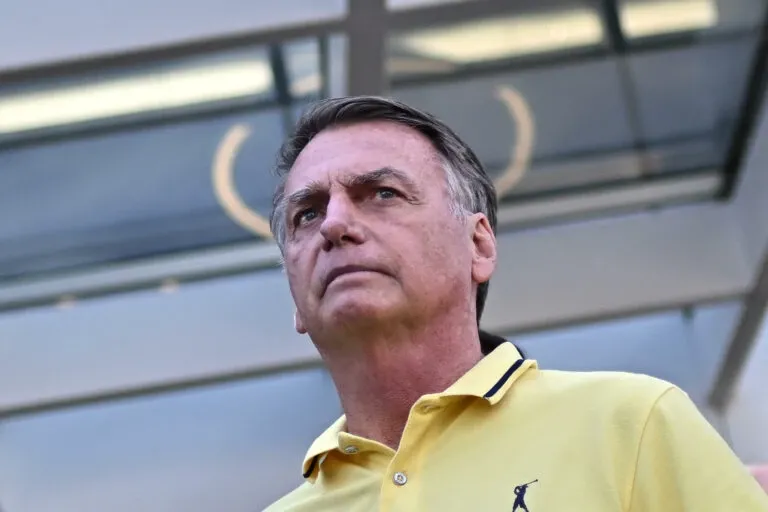 Deputado visita Bolsonaro e se diz “impressionado” com o quadro