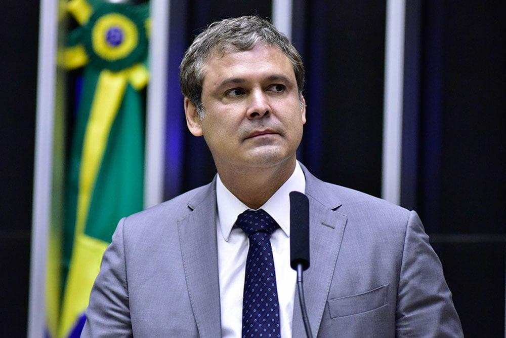 Deputados acusam líder do PT de repassar documento ao STF