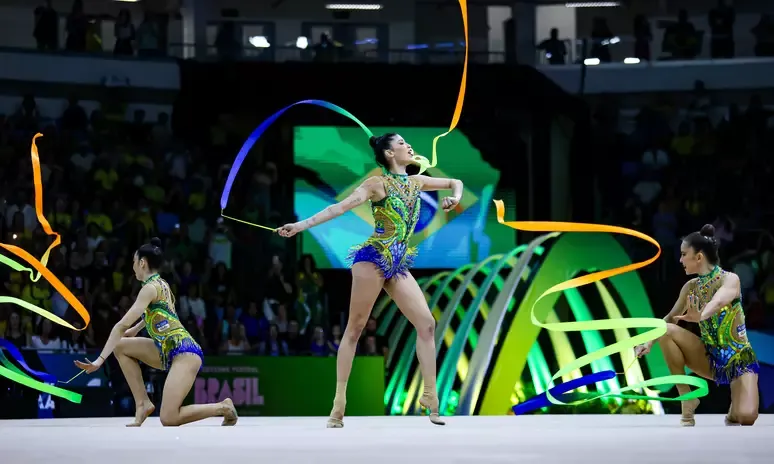 É prata! Brasil fica em segundo lugar e celebra feito histórico no Mundial de ginástica rítmica
