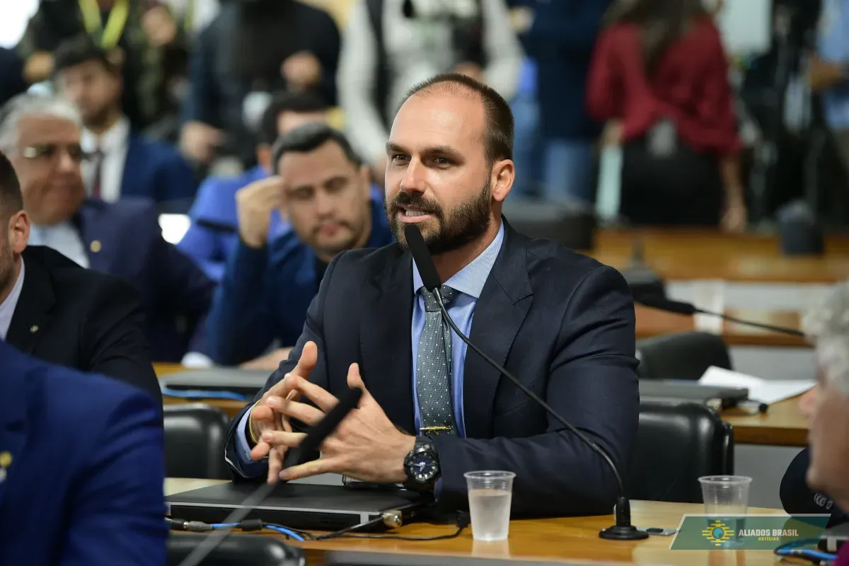 Eduardo Bolsonaro divulga nota de esclarecimento; leia na íntegra