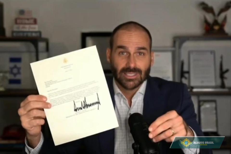 Eduardo mostra carta de Trump a Bolsonaro e manda “último recado”