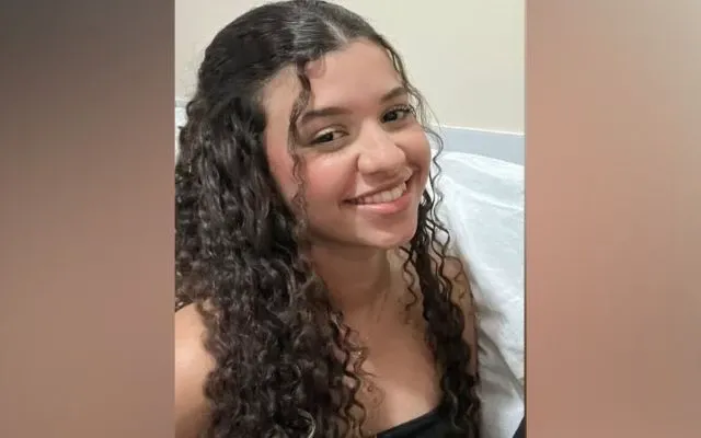 ES: Bala perdida mata jovem cristã que saia do grupo de oração