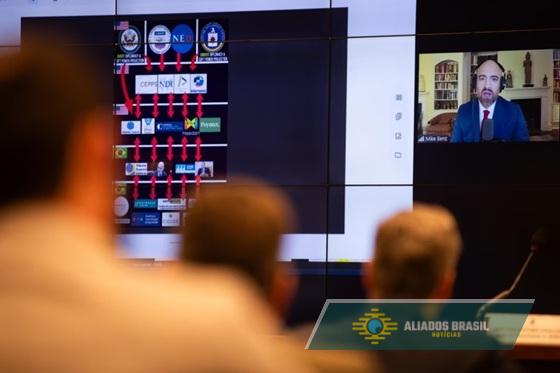 Ex-secretário de Trump denuncia interferência americana nas eleições brasileiras