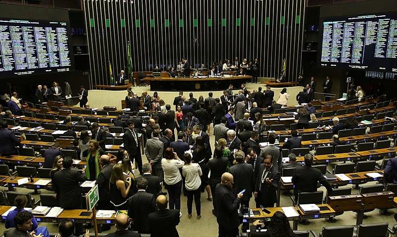 Fim do foro: moeda de troca da direita, PEC não beneficiaria Bolsonaro
