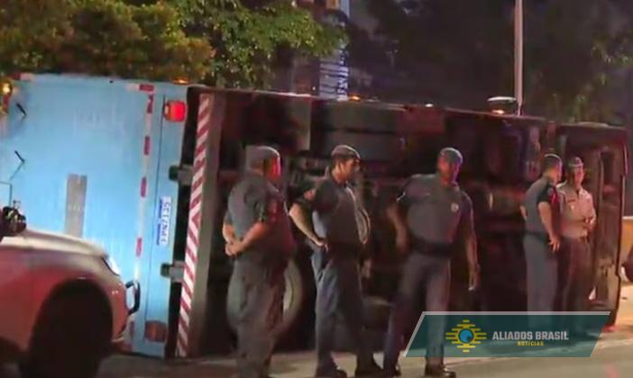 Governo de SP é Condenado a Pagar R$ 225 Mil a Presos Após Ônibus Tombar