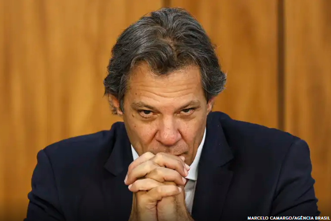 Haddad vê com entusiasmo sinal de Trump para diálogo com Lula: “Ótimo!”