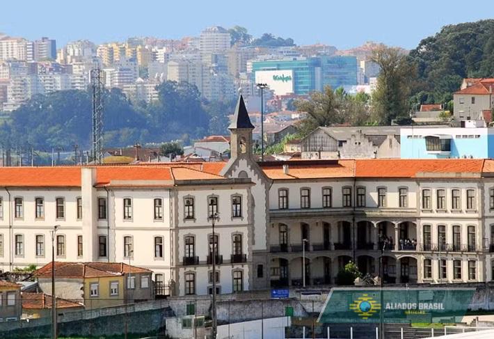 Homem morre esmagado pela mulher de 100 kg em acidente doméstico em Portugal