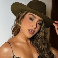 Lauana Prado chora ao comentar pouso de emergência realizado em Goiânia: 'Vi a porta aberta e o clarão no avião'