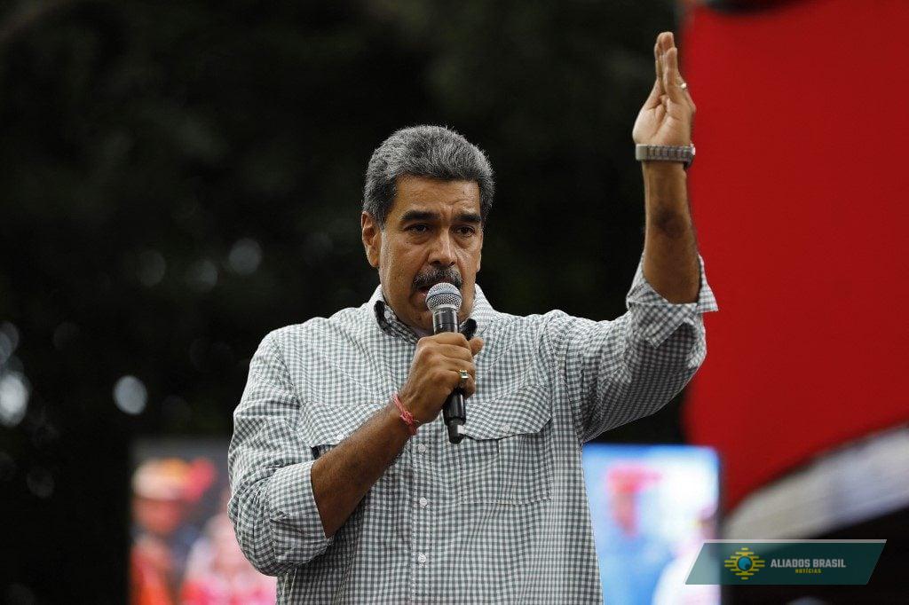 Maduro convoca alistamento em massa em resposta a 