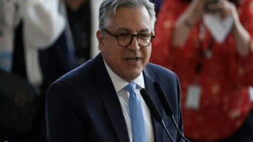 Mesmo com sanções à família, Padilha avalia ida aos Estados Unidos