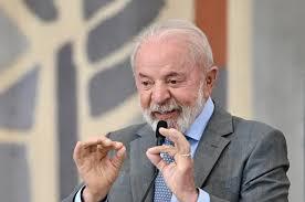 Ministra sai em defesa de Lula após presidente criticar foto de homem negro e sem dentes