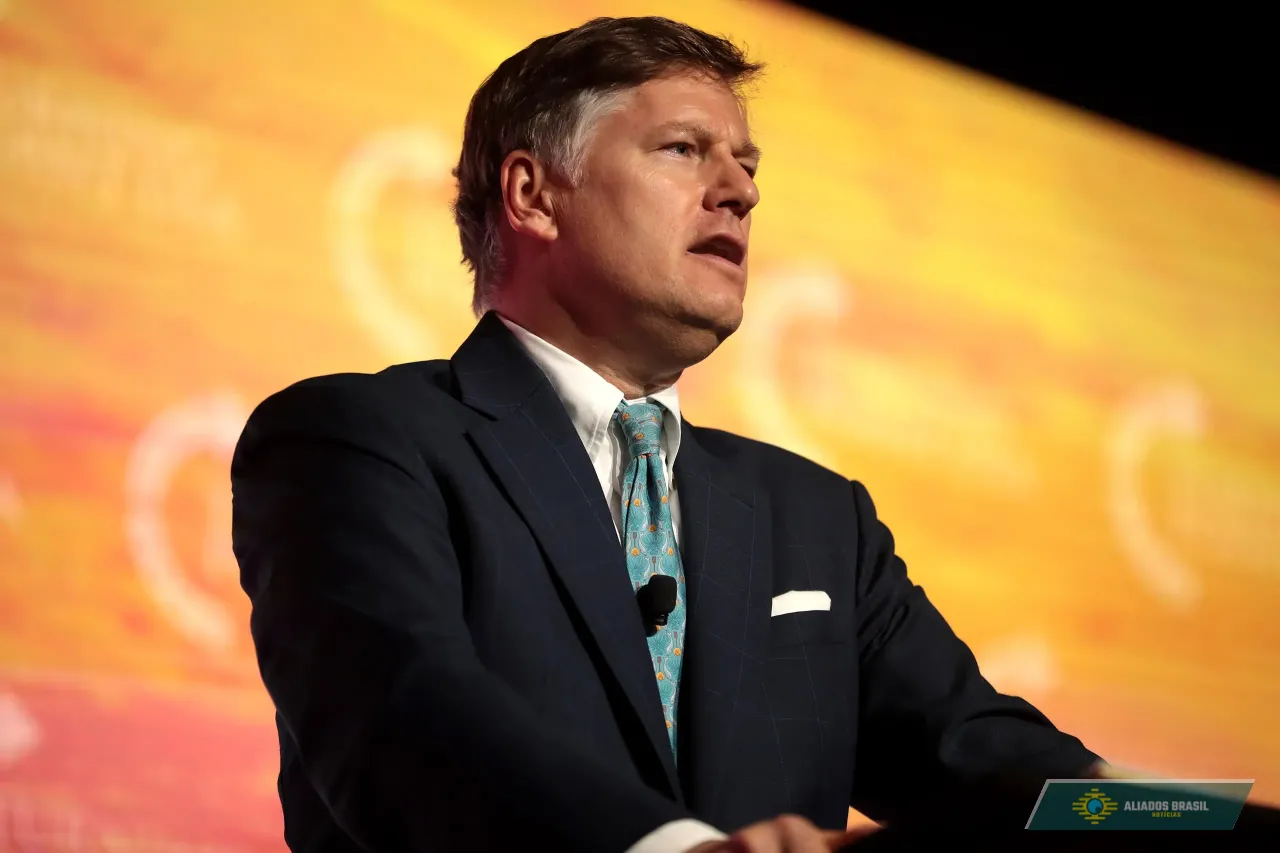 Moraes arrasta Brasil para “ditadura judicial”, diz vice-secretário dos EUA
