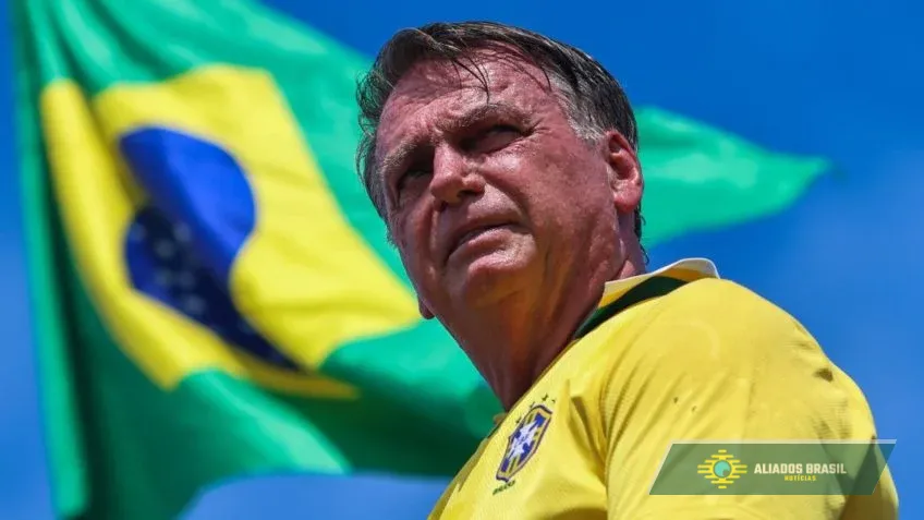 Moraes cita post de Flávio ao justificar prisão domiciliar para Bolsonaro