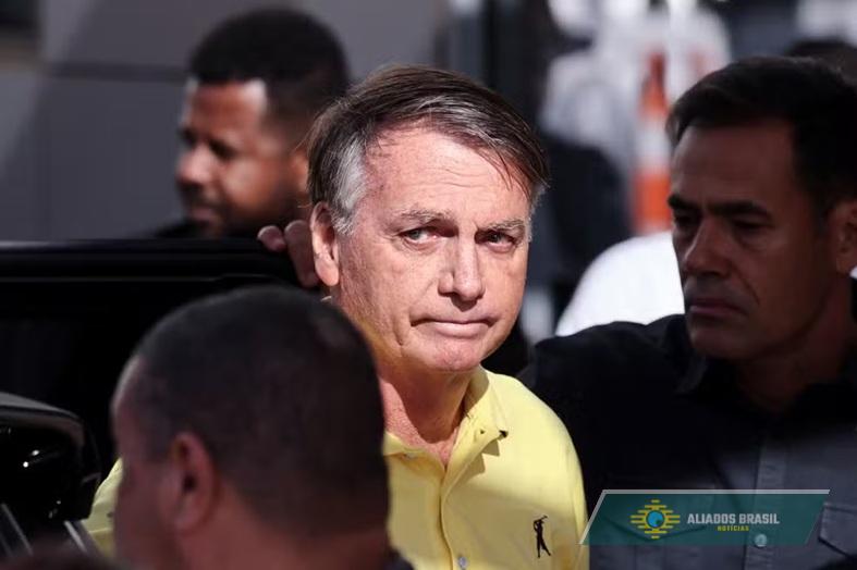 Moraes dá 48h para Bolsonaro explicar pedido de asilo