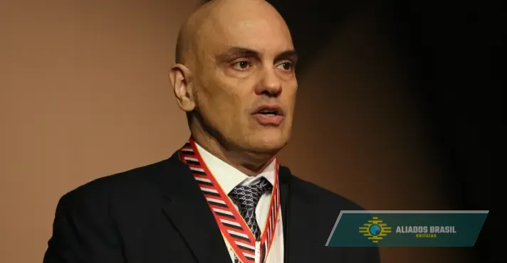 Moraes interrompe audiência e aciona segurança para pegar celular de defensor