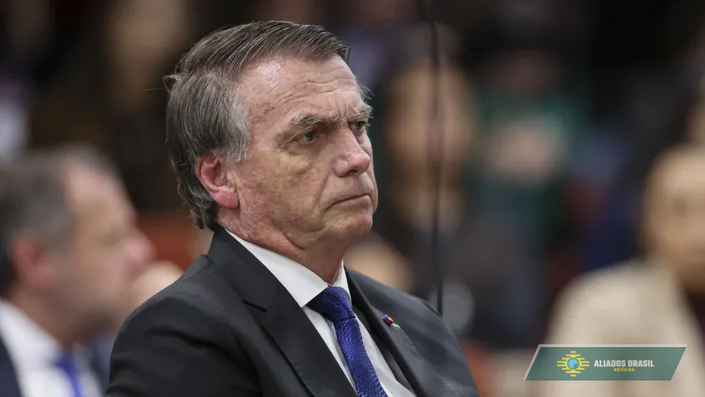 Moraes volta atrás em decisão e autoriza Bolsonaro a receber visita de filhos e outros familiares