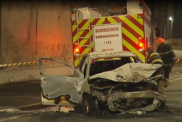 Motorista de app fica 3 horas em poder de sequestradores na Zona Leste de SP; na fuga, ladrões batem em outro carro, que pega fogo