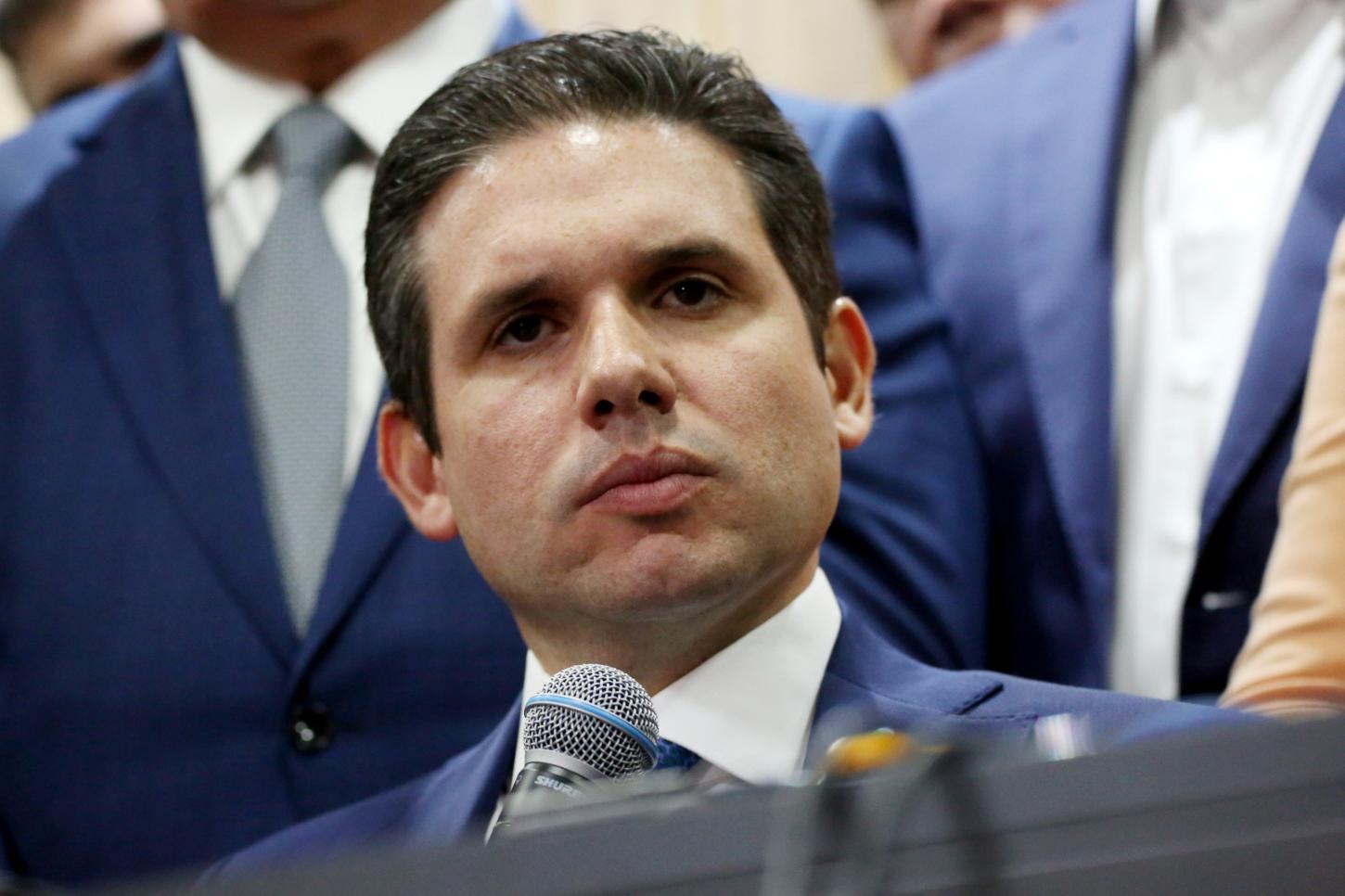 Motta se pronuncia sobre prisão de Bolsonaro e cita “exageros” do STF