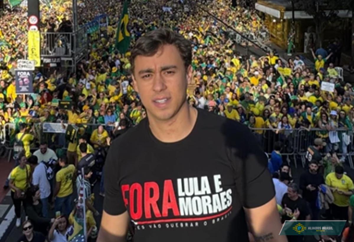 Nikolas ironiza Moraes: “Posso usar cartão de crédito e pente”