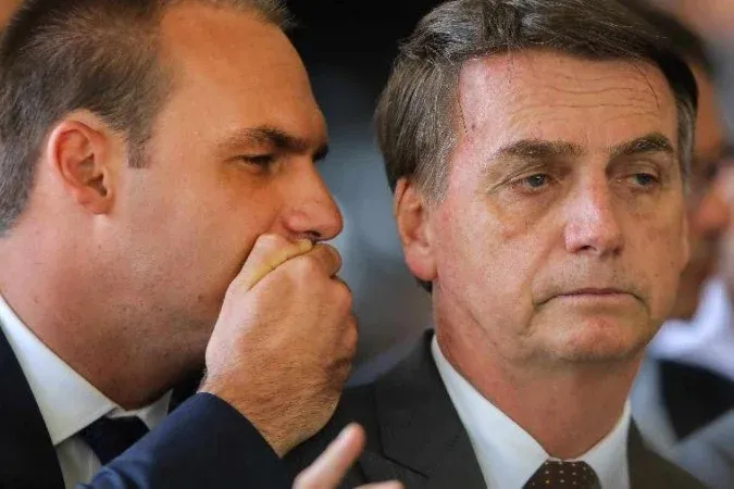 O que é ser indiciado? Entenda o que pode acontecer com Bolsonaro e Eduardo em inquérito sobre coação
