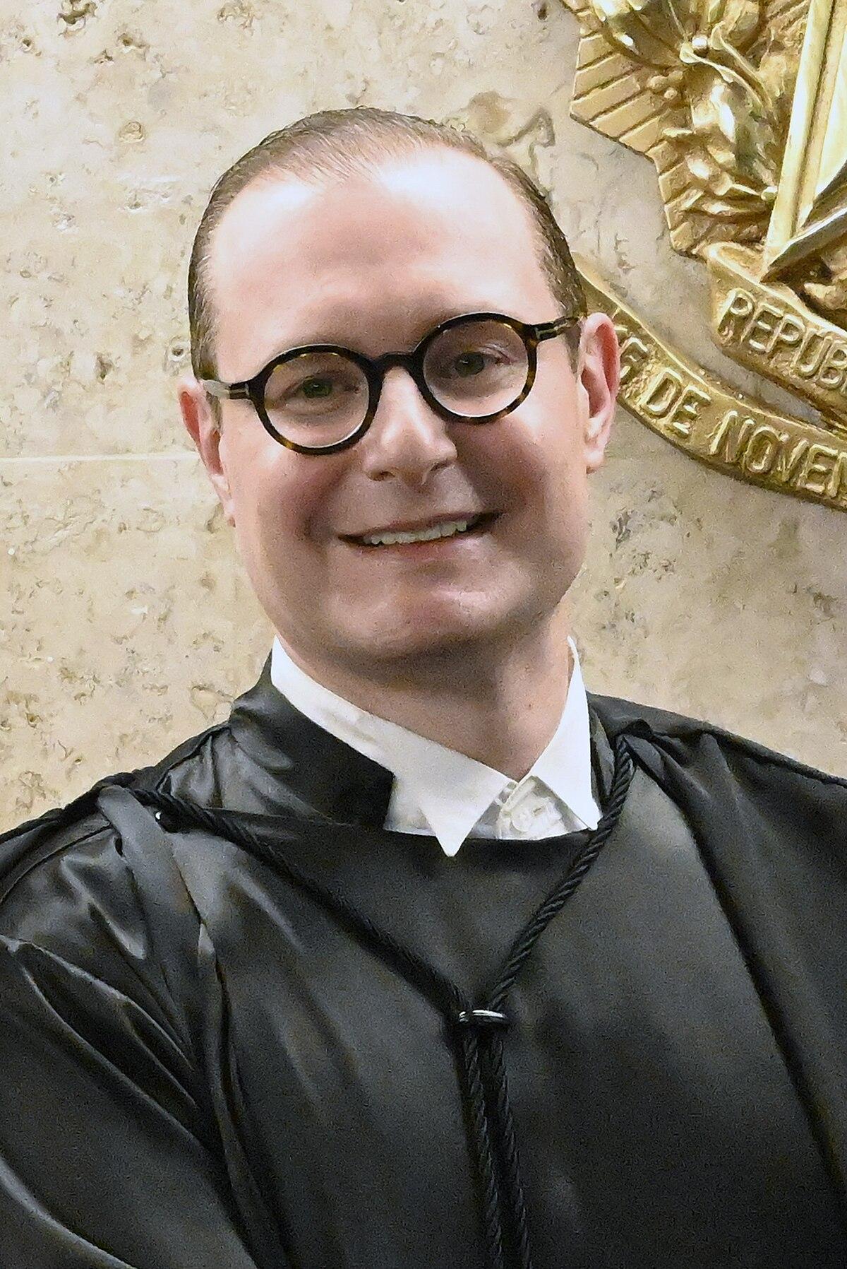 Pedido para impedir bloqueio de bens de Moraes cai nas mãos de Zanin