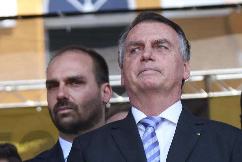 PF indicia Bolsonaro e Eduardo por atuação nos EUA