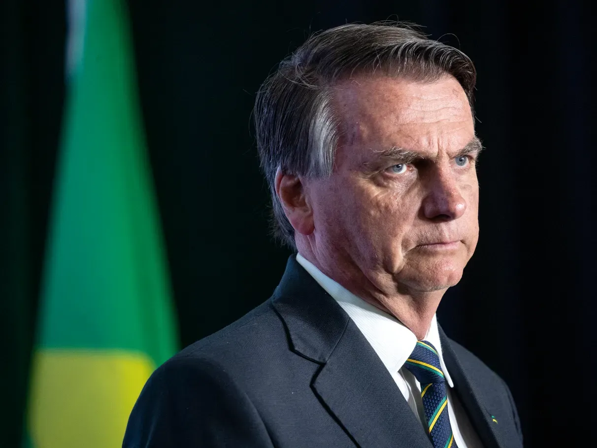 PF pede a Moraes vigilância dentro da casa de Jair Bolsonaro