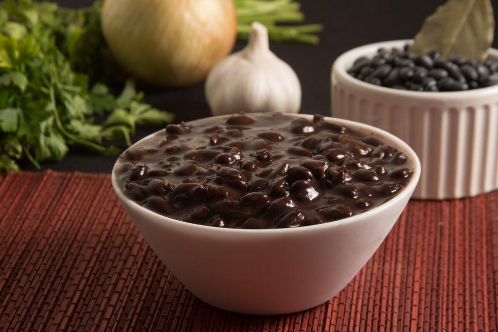 Por que comer feijão todos os dias? Conheça os benefícios do grão