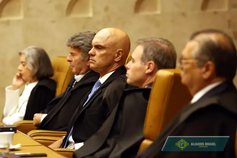 Prisão de Bolsonaro irrita STF, isola Moraes e pode ser revista, diz Folha