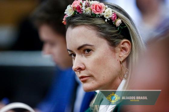 PT aciona Conselho Tutelar contra deputada Júlia Zanatta por levar filha ao plenário da Câmara