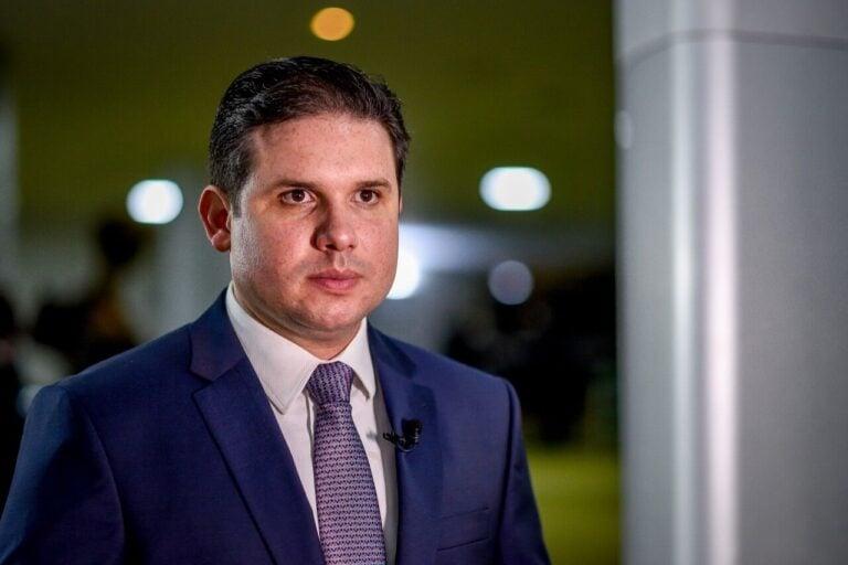 Rachadinha: chefe de gabinete de Hugo Motta tem “poder ilimitado” para sacar salários de funcionários