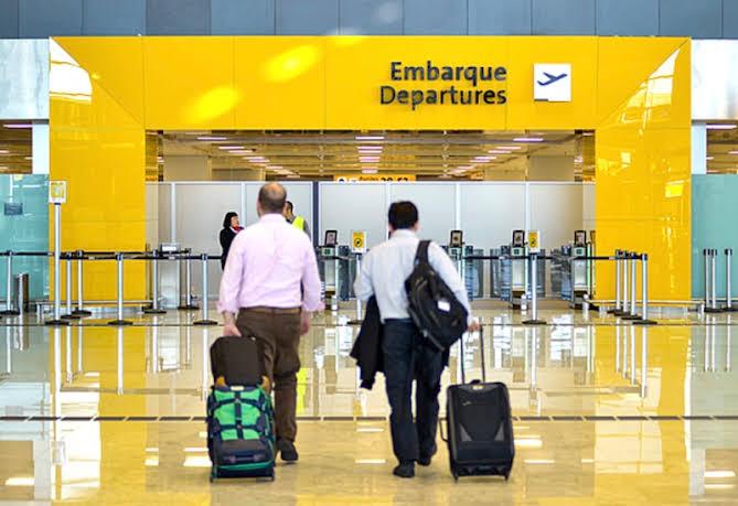 Saída de milionários do Brasil cresce 50% e pode transferir R$ 46 bilhões ao exterior