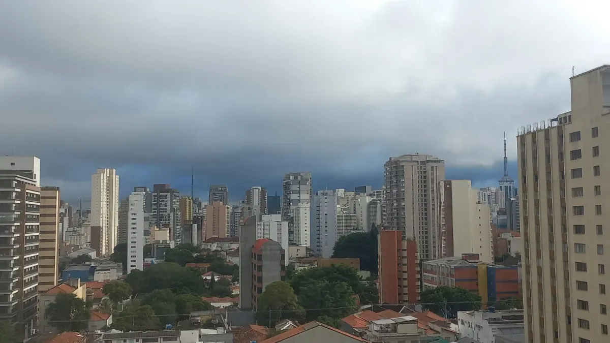 São Paulo terá hoje chuva intensa, ventos de ciclone, raios, granizo e 6ºC